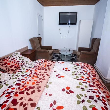 Belle chambre sur liège Extérieur photo