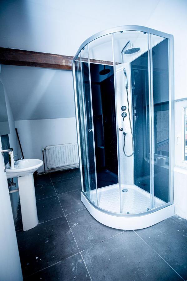 Belle chambre sur liège Extérieur photo
